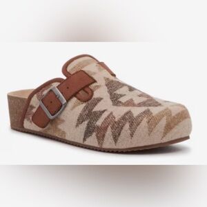 Dirty Laundry Mystify Clog Size 7.5